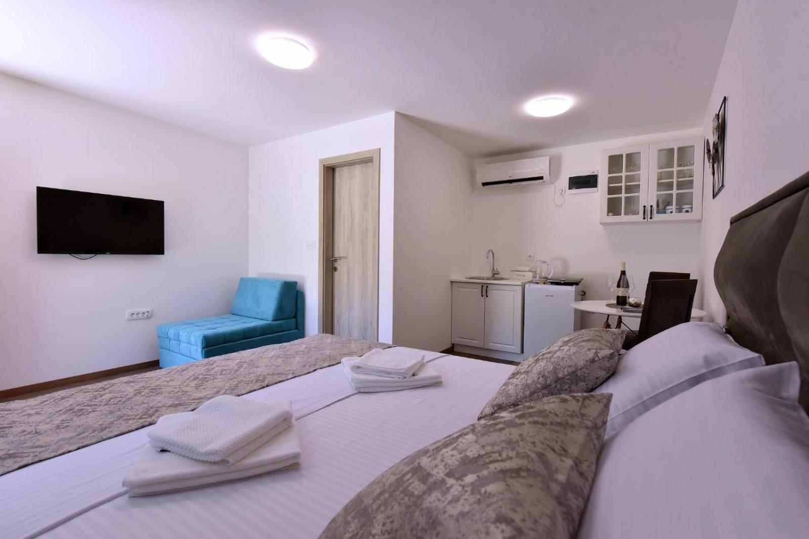 Airport Apartments Tri Hrasta 波德戈里察 外观 照片