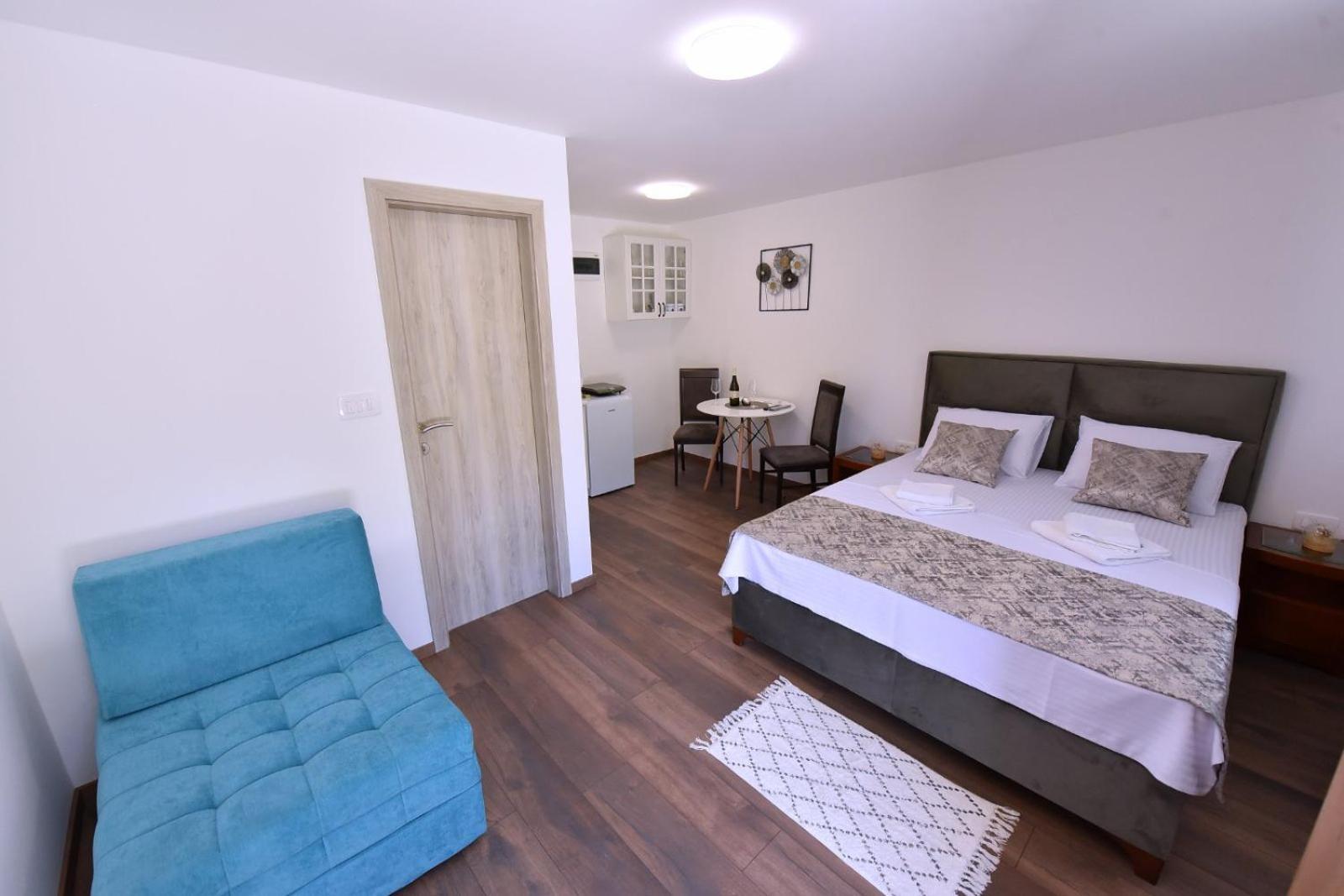 Airport Apartments Tri Hrasta 波德戈里察 外观 照片