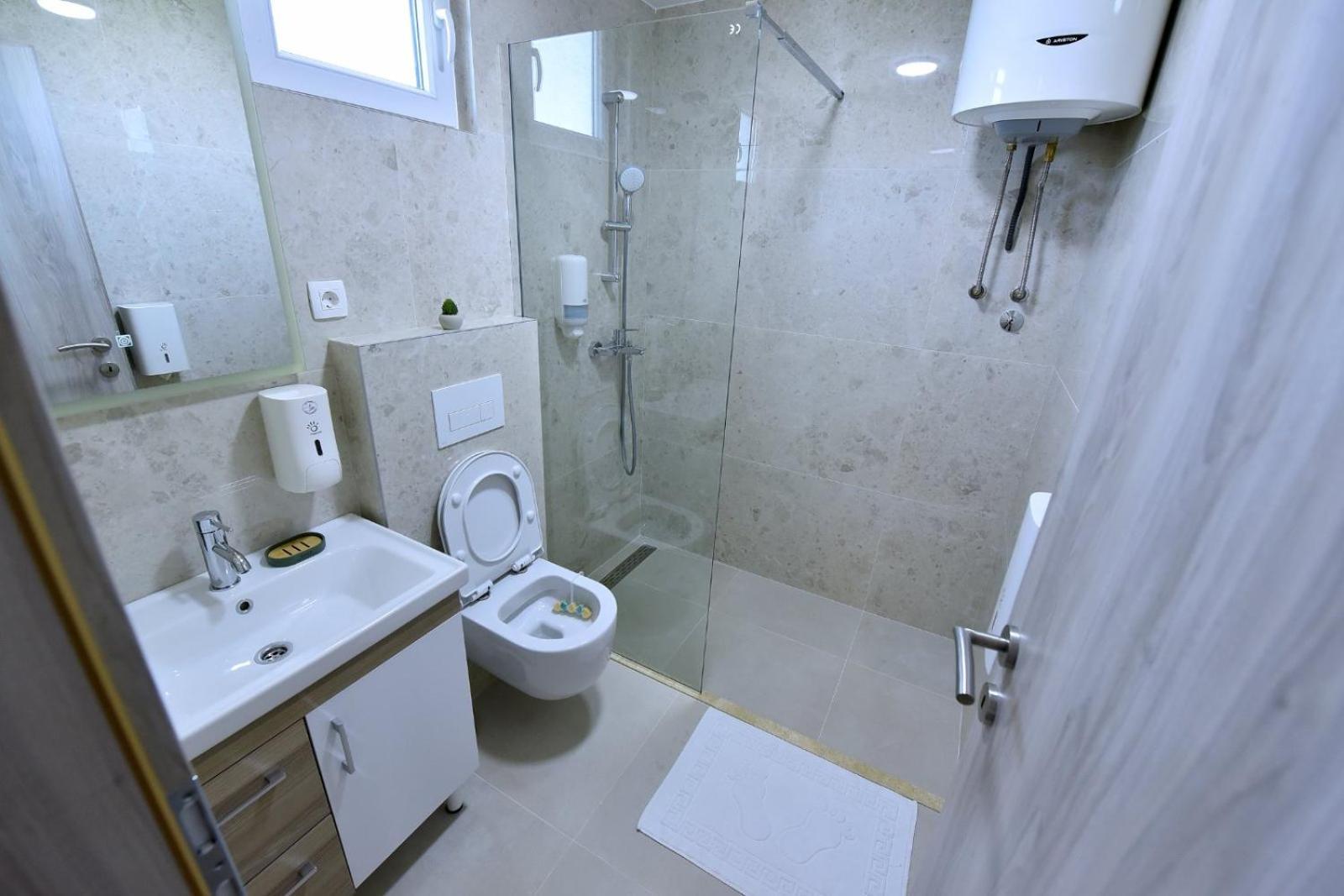 Airport Apartments Tri Hrasta 波德戈里察 外观 照片