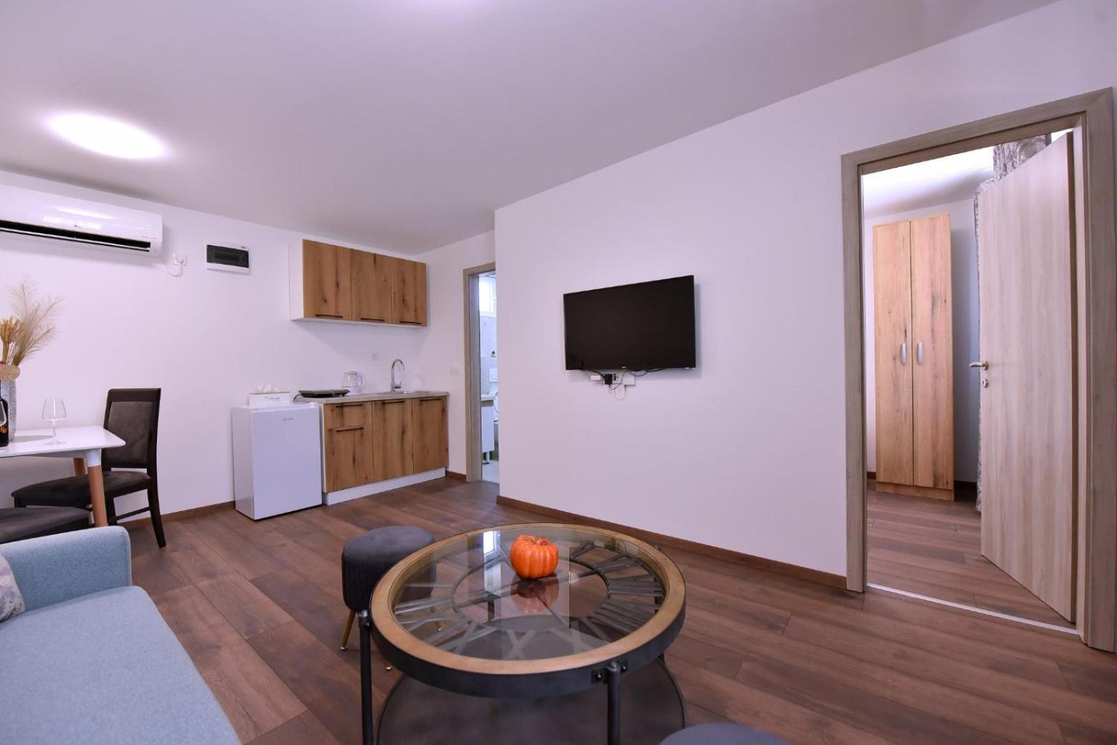 Airport Apartments Tri Hrasta 波德戈里察 外观 照片