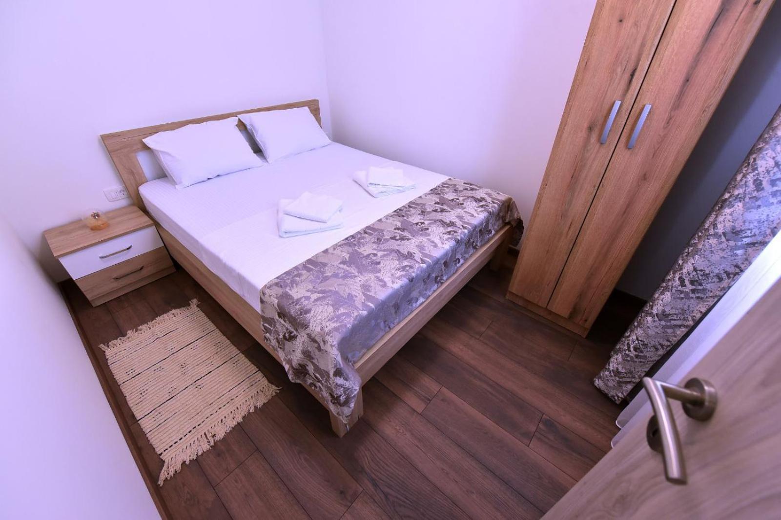 Airport Apartments Tri Hrasta 波德戈里察 外观 照片