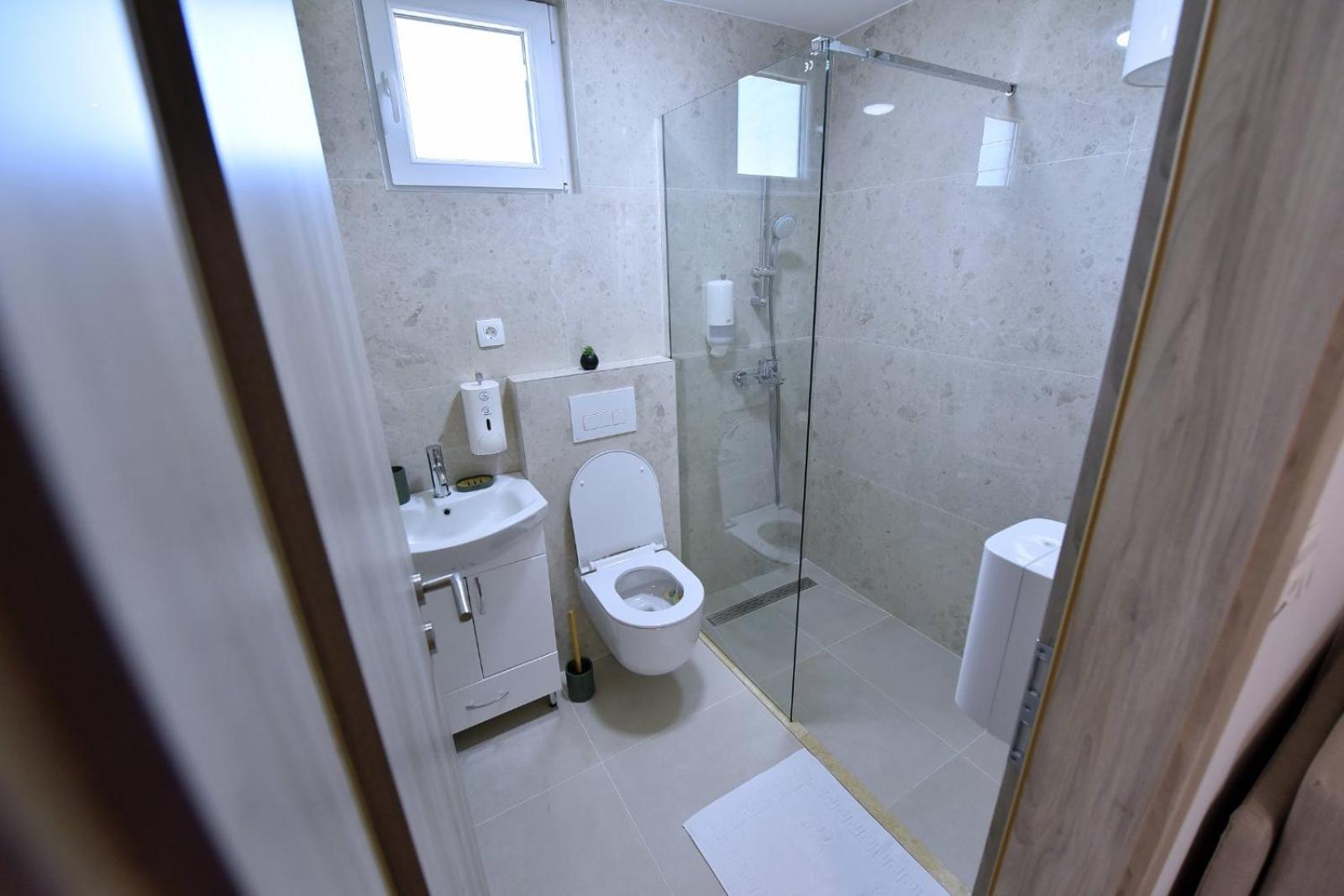 Airport Apartments Tri Hrasta 波德戈里察 外观 照片